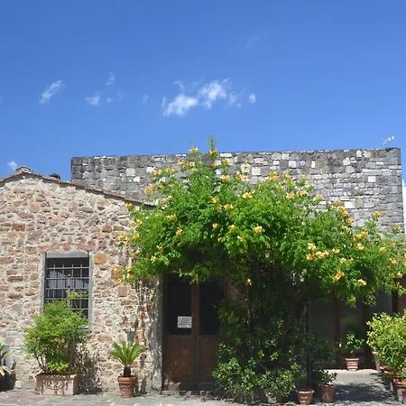 Pleasant With Swimming Pool,garden,bbq, Parking