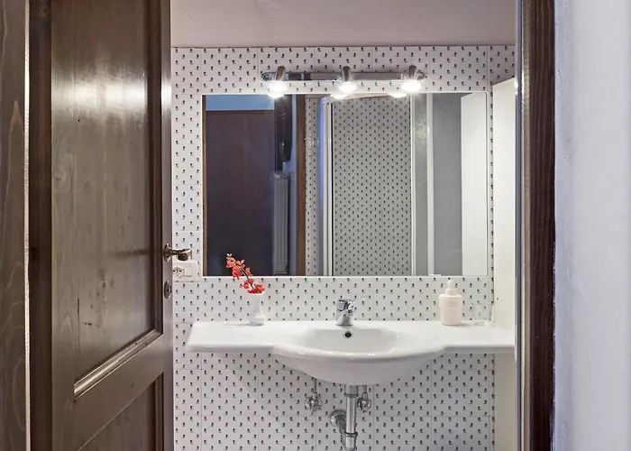 Pleasant With Swimming Pool,garden,bbq, Parking *